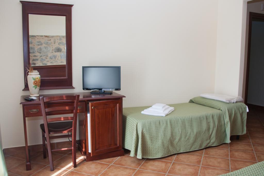 Roccella Valdemone Agriturismo Valle Dell'Etna חדר תמונה
