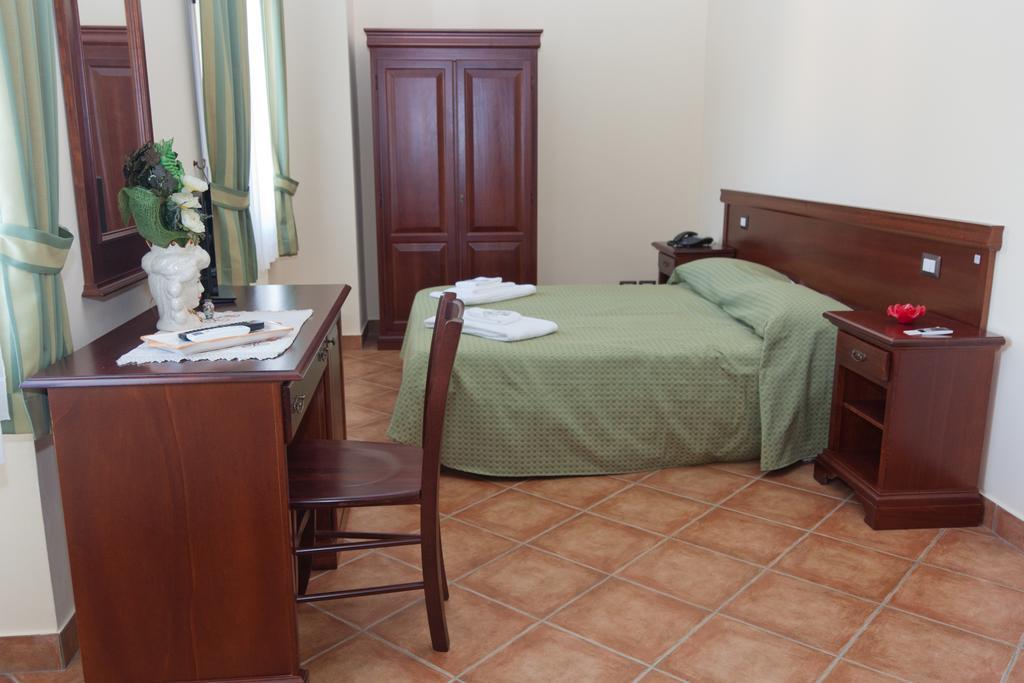Roccella Valdemone Agriturismo Valle Dell'Etna חדר תמונה